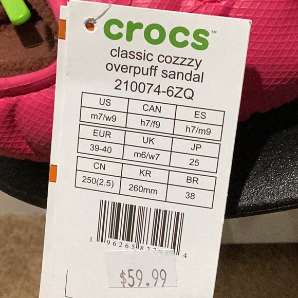 SOLD OUT..DO NOT PURCHASE - Crocs Classic Cozzzy Overpuff Sandal - Size 9 - Picture 2 of 5